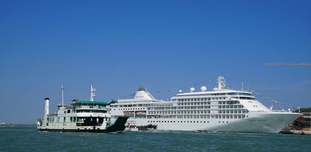 nave da crociera a venezia