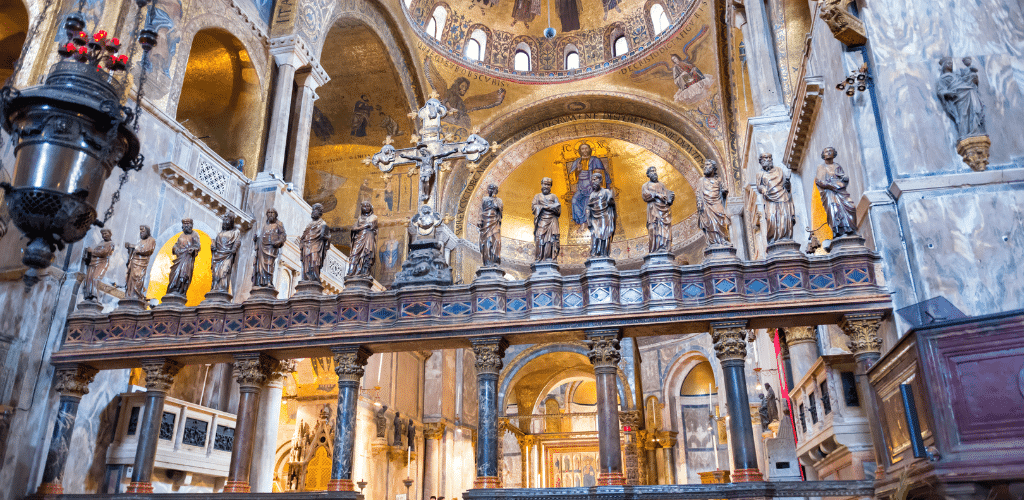 interno della basilica di San Marco