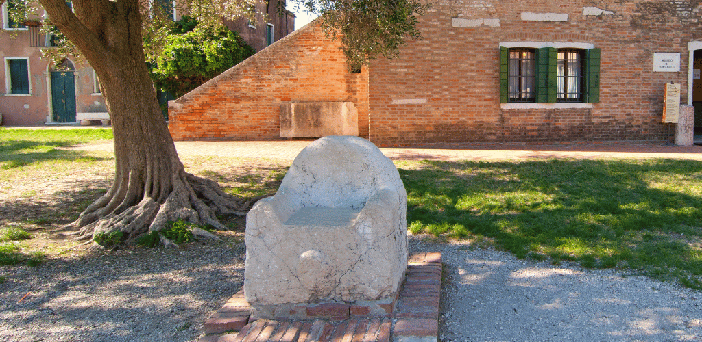 trono di Attila a Torcello